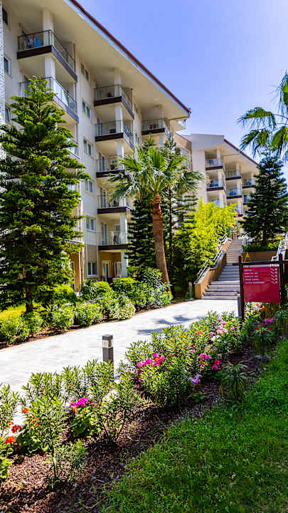 Gartenanlage Ramada Resort Kusadasi & Golf