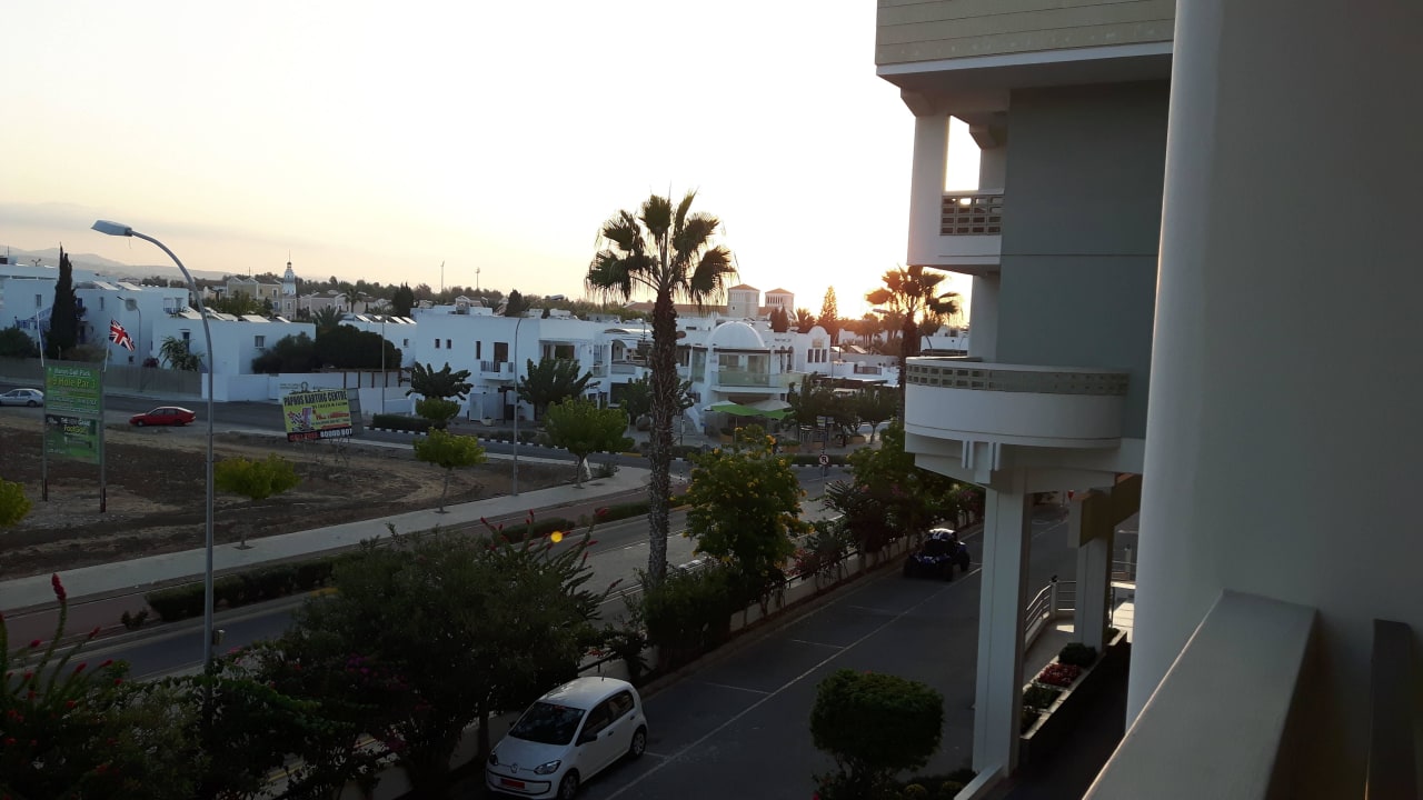 Der Balkon Constantinou Bros Athena Beach Hotel