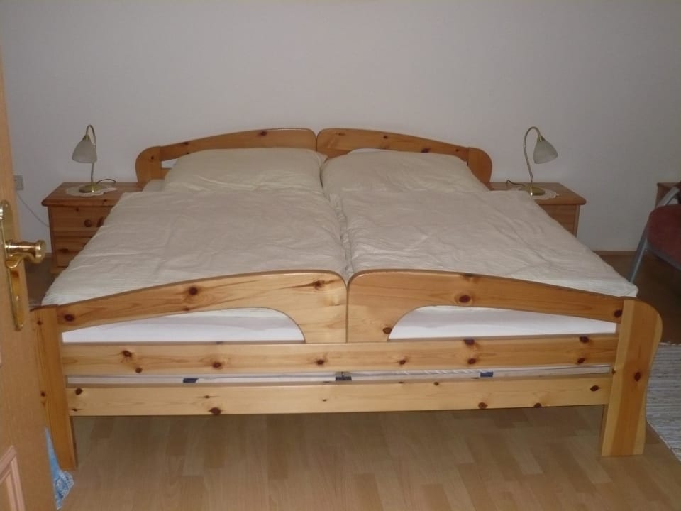 Neu renoviertes Schlafzimmer Apartments Veltinerhaus