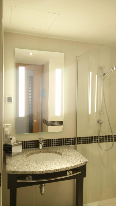 Łazienka Hampton by Hilton Warsaw Airport