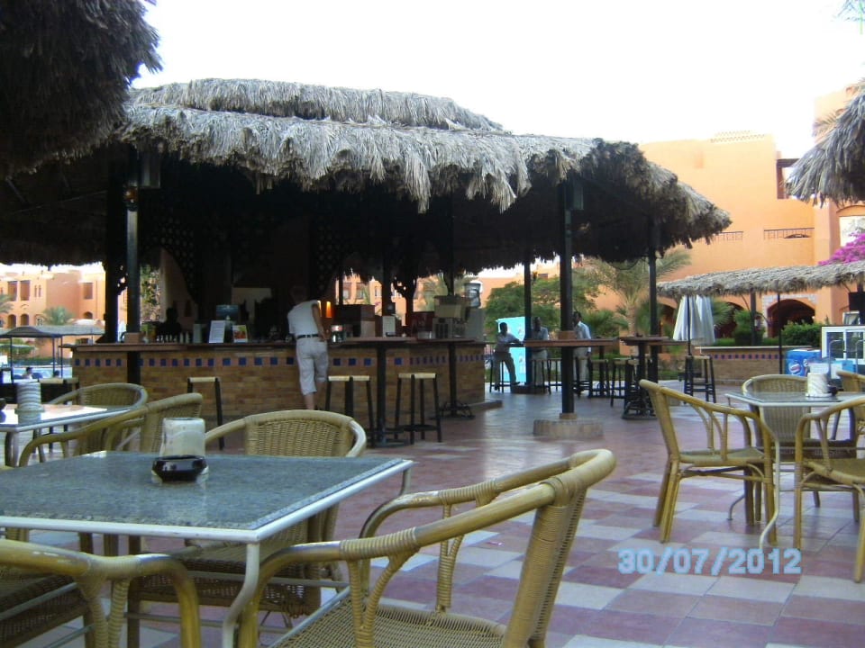 Poolbar mit Terrasse Jaz Makadi Oasis Resort