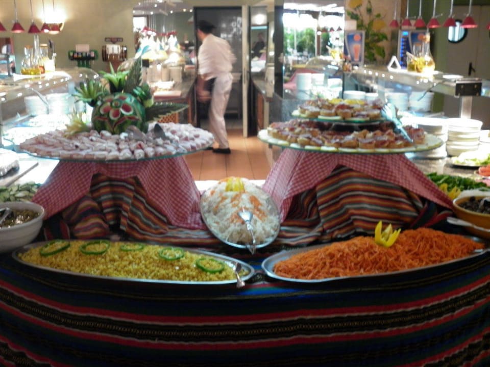 Buffet HL Miraflor Suites Hotel
