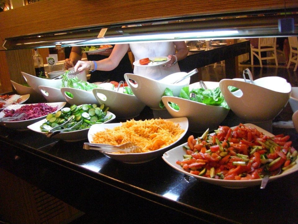 Ausschnitt vom Salatbuffet PALOMA Perissia