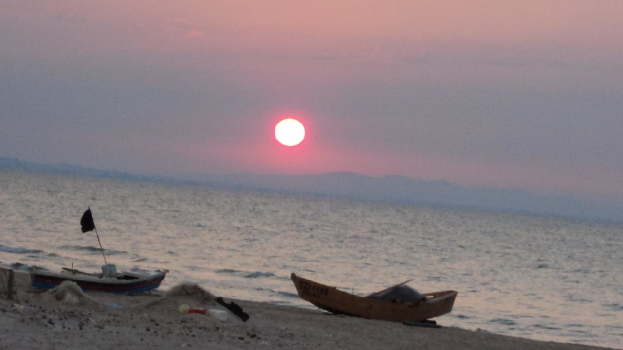 Sonnenuntergang am Strand Club Lookea Beach Azur