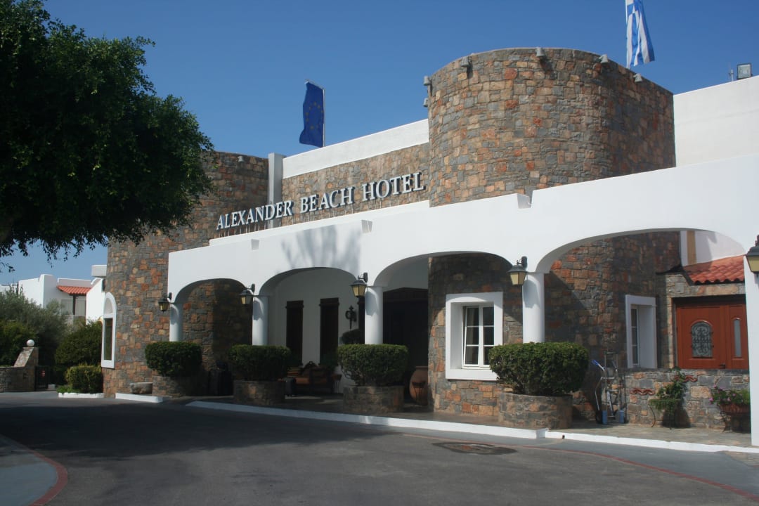 Hoteleingang Alexander Beach Hotel & Village Resort
