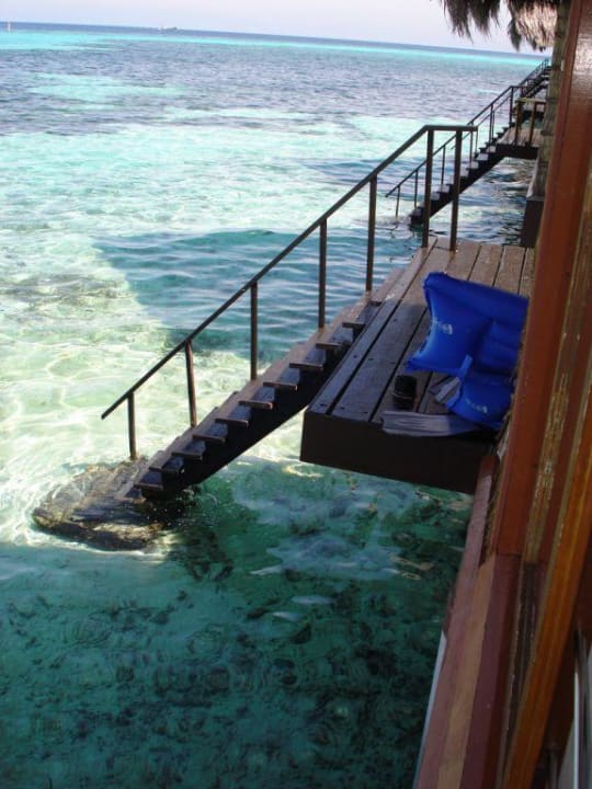 Treppe vom Balkon ins Meer. Herrlich! Adaaran Select Hudhuran Fushi - Premium All Inclusive