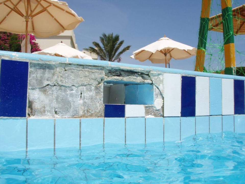 toller pool Charmillion Club Resort