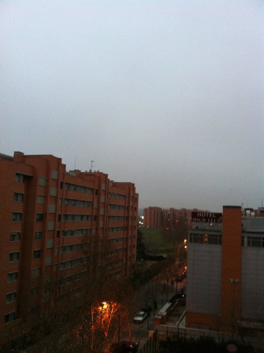 Ausblick auf den Plattenbau Senator Barajas Hotel