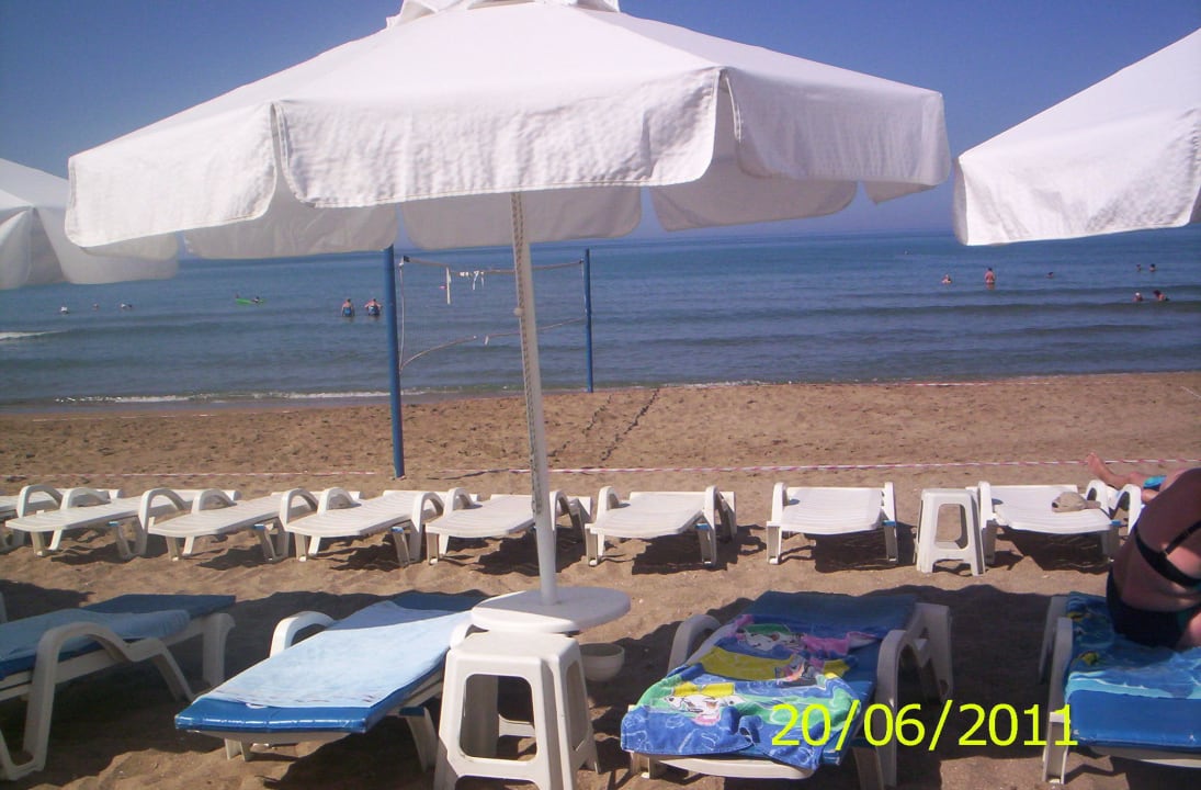 Liegestühle mit Strand & Meer Hotel Sirma