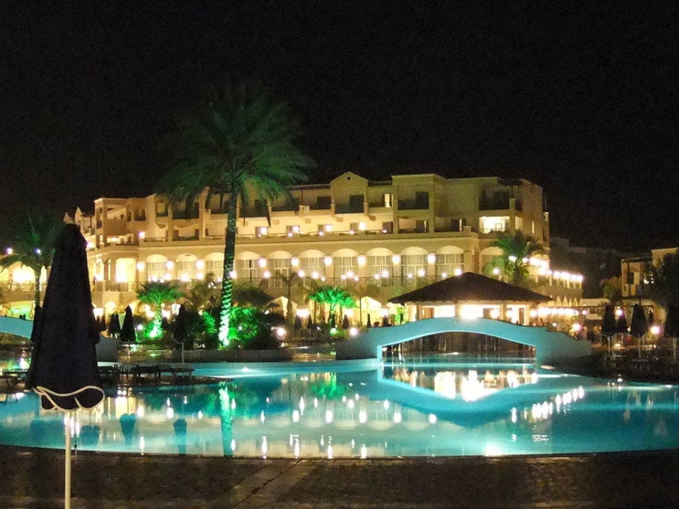 Eines von zwei Haupthäusern Lindos Princess Beach Resort & Spa