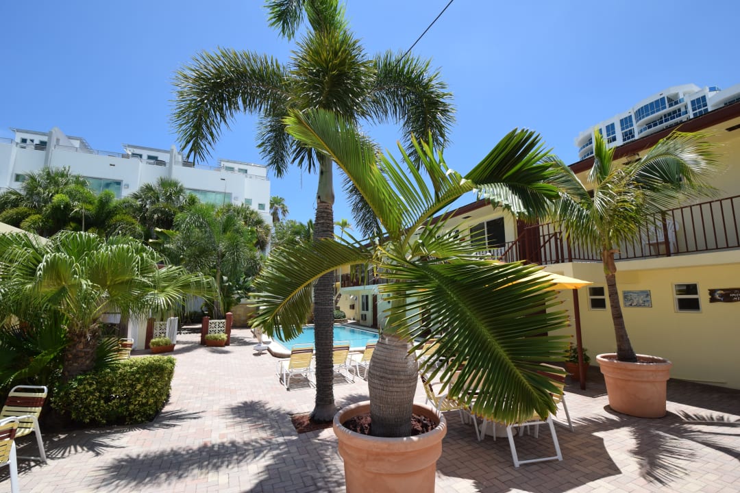 Pool Hotel Surf Side Resort