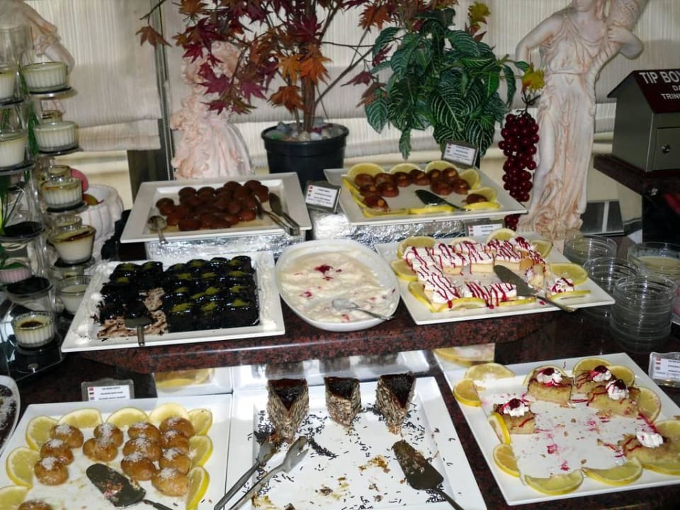 Ein Teil der Nachspeisen Gardenia Hotel