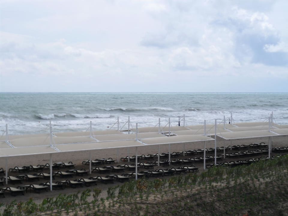 Liegen am Hotelstrand Sherwood Dreams Resort