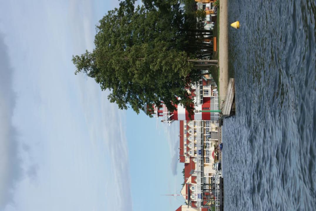 Hafendorf vom See aus Precise Resort Hafendorf Rheinsberg