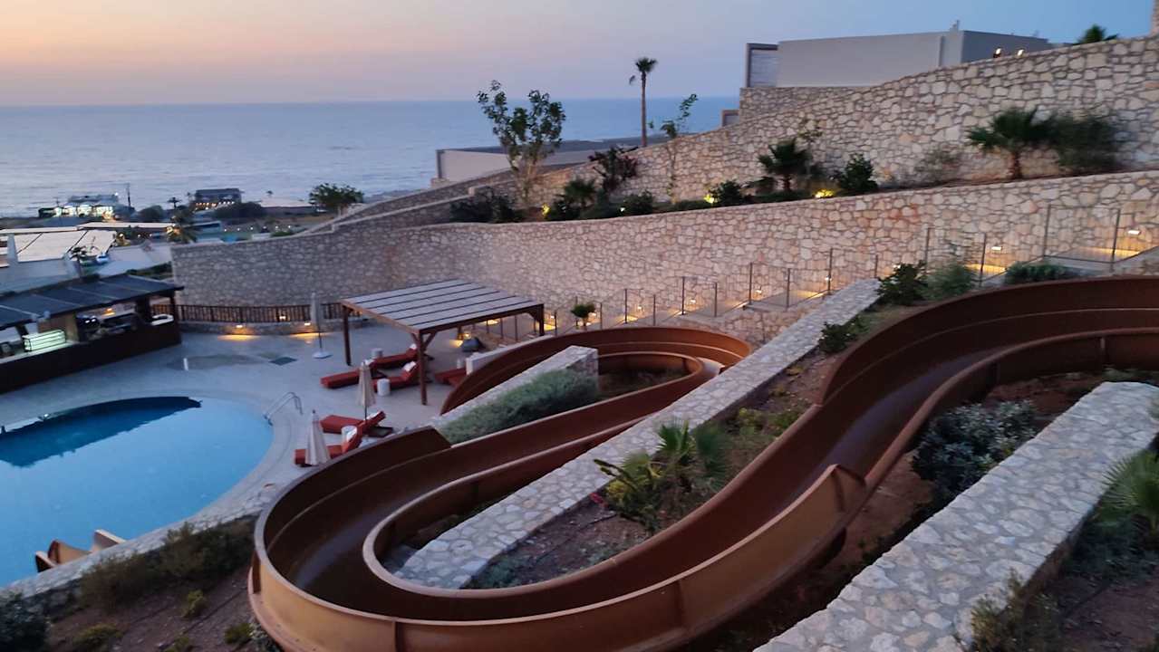 Pool The Royal Senses Resort, Curio Collection by Hilton