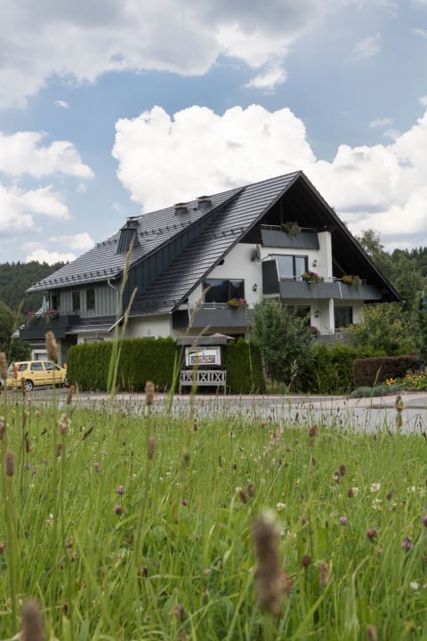 Außenansicht Ferienwohnungen Landhaus Meran