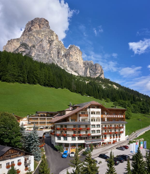 Außenansicht Hotel Sassongher