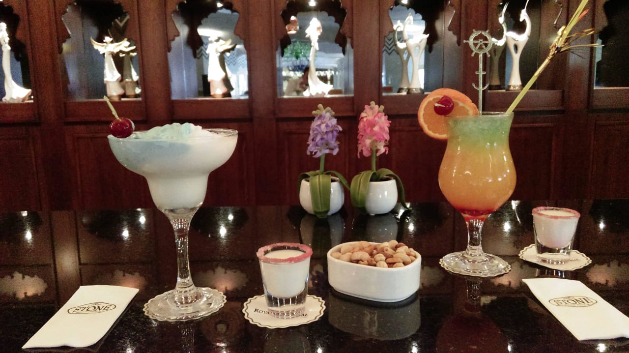 Für uns sehr leckere Coctails in Lobbybar Royal Taj Mahal Hotel
