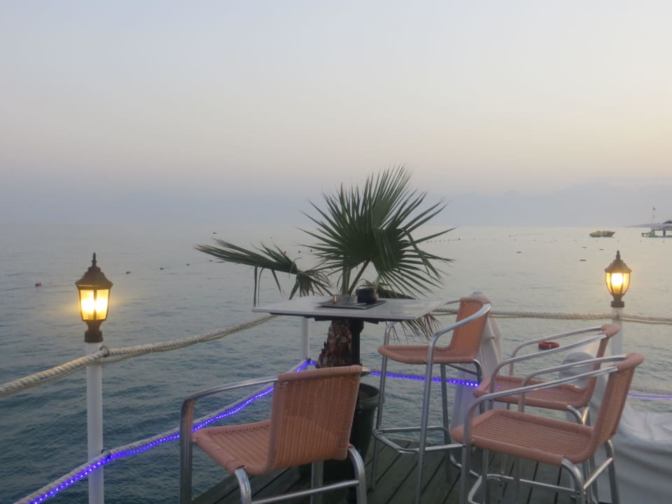 Abends am Steg Hotel Delphin Imperial