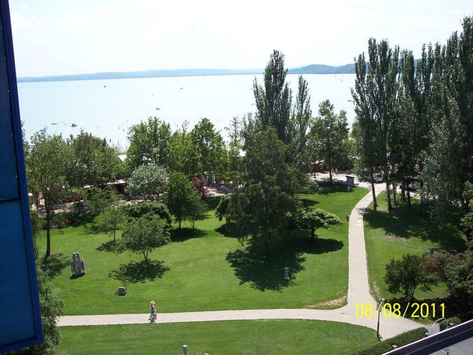 Blick vom Balkon zur Promenade Danubius Hotel Annabella