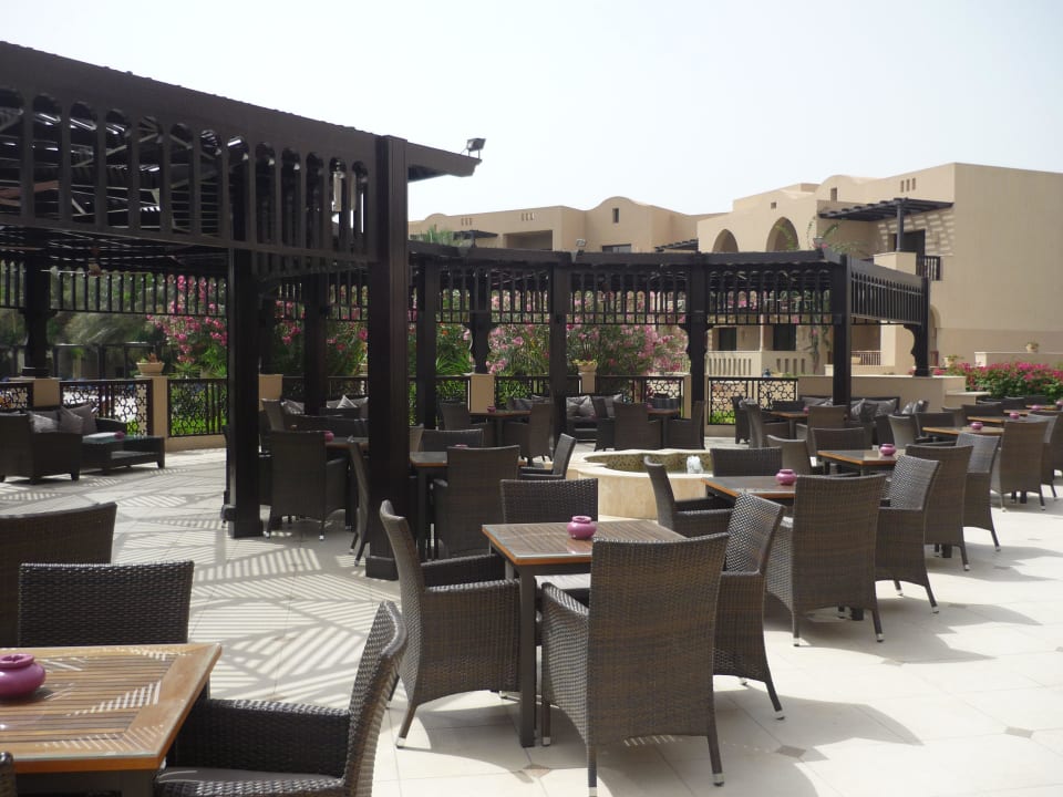 Shisha-Terrasse Miramar Al Aqah Beach Resort