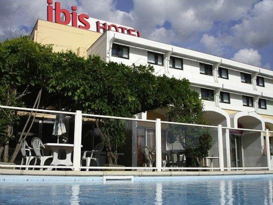 Enseigne Hotel Ibis Nimes Ouest