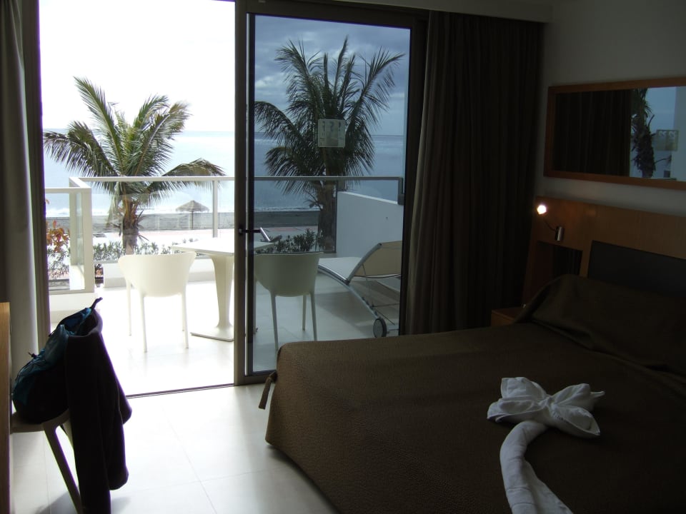 Blick aus dem Zimmer auf den Balkon R2 Bahía Playa Design Hotel & Spa - Adults Only