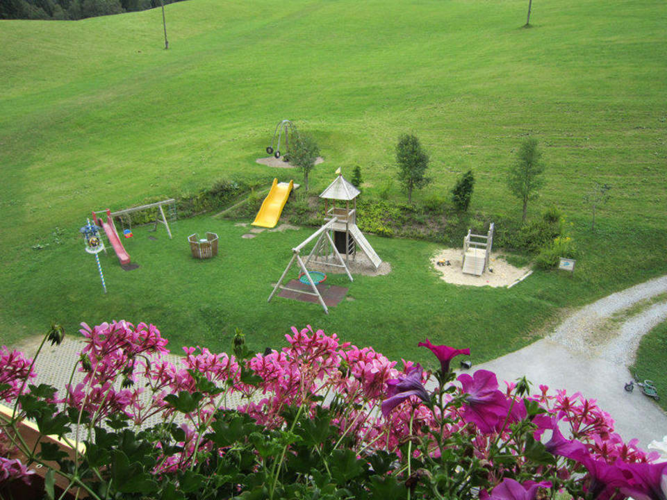 Kinderspielplatz vom Balkon Hotel Lammwirt Hotel Lammwirt