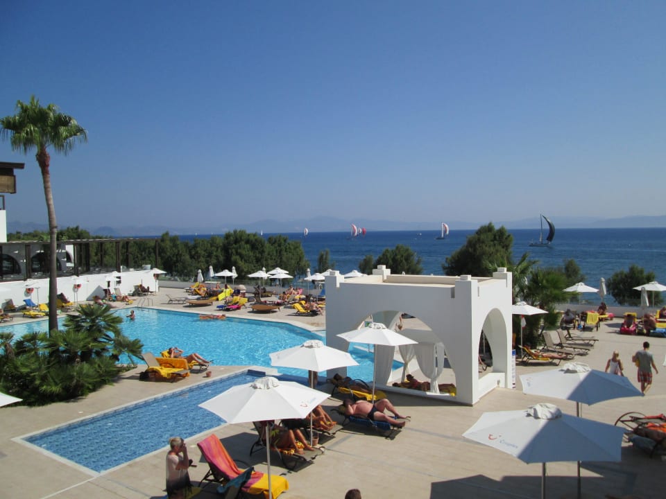 Pool mit Meer  TUI BLUE Oceanis Beach and Spa Resort
