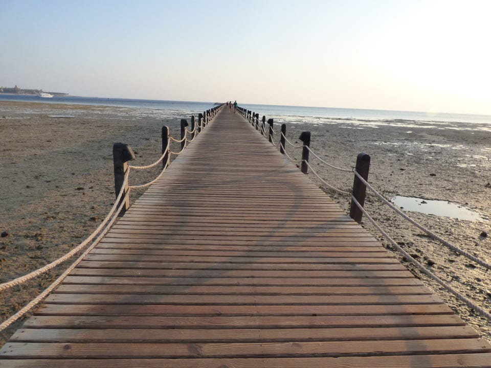 Steg übers Hausriff Stella Garden Resort & Spa, Makadi Bay