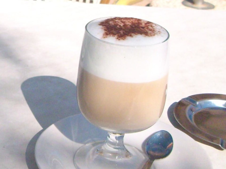 Leckere Kaffeespezialitäten an der Bar Piazza Falkensteiner Club Funimation Garden Calabria