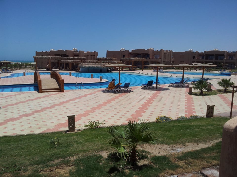 10 Schritte vom Zimmer zum Pool Laguna Beach Marsa Resort