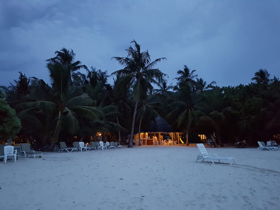 Die Strandbar am Nordende kurz nach Sonnenuntergang Adaaran Select Hudhuran Fushi - Premium All Inclusive