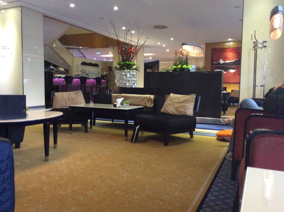 Chice, großzügige Lobby Steigenberger Hotel Graf Zeppelin