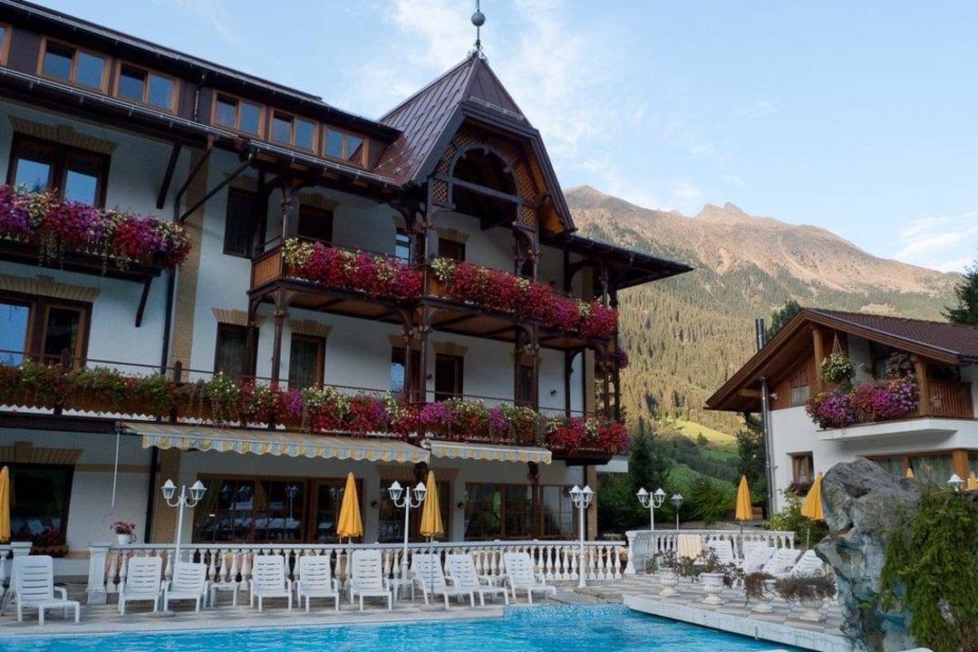 Sonklarhof: Südseite im Abendlicht Sonklarhof