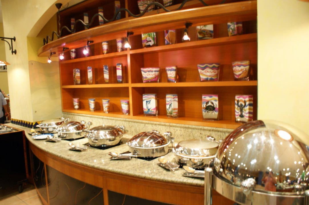 Buffet im Waves Le Meridien Mina Seyahi Beach Resort & Waterpark