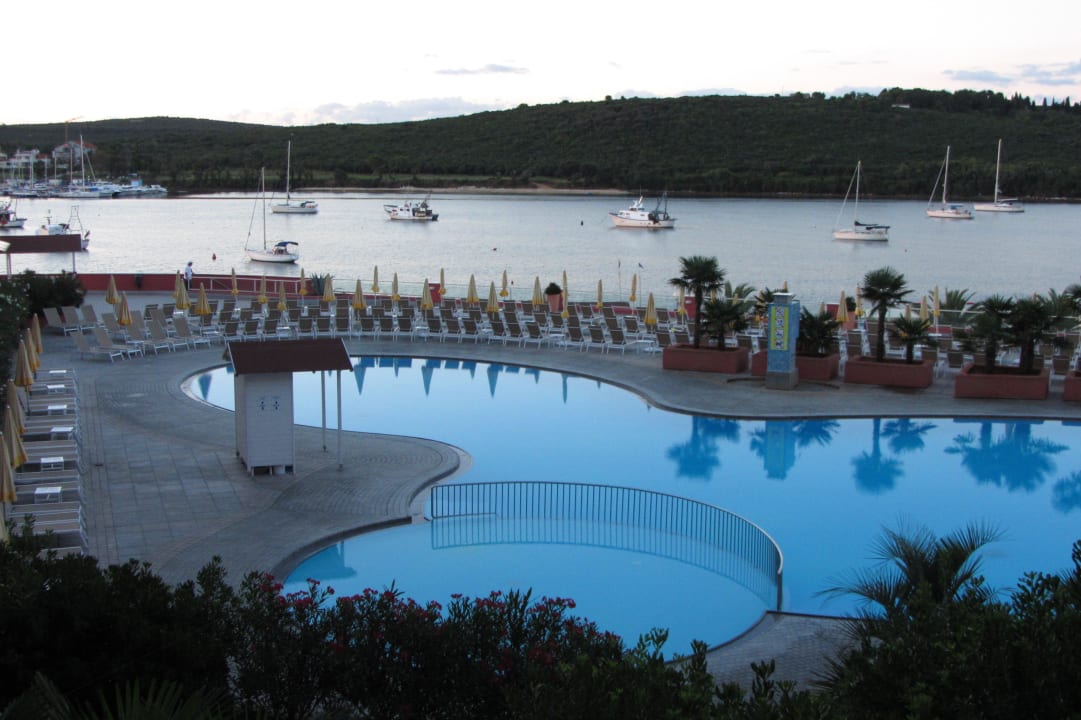 Der Pool zum Abend hin Family Resort del Mar