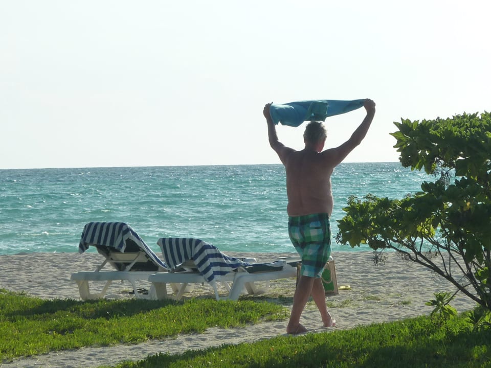 Auf zum Strand Meeru Maldives Resort Island