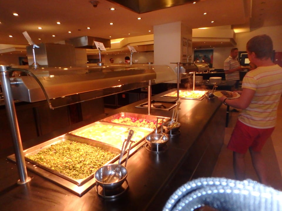 Verschiedene Gerichte rund um die Mitte Cleopatra Luxury Resort Makadi Bay