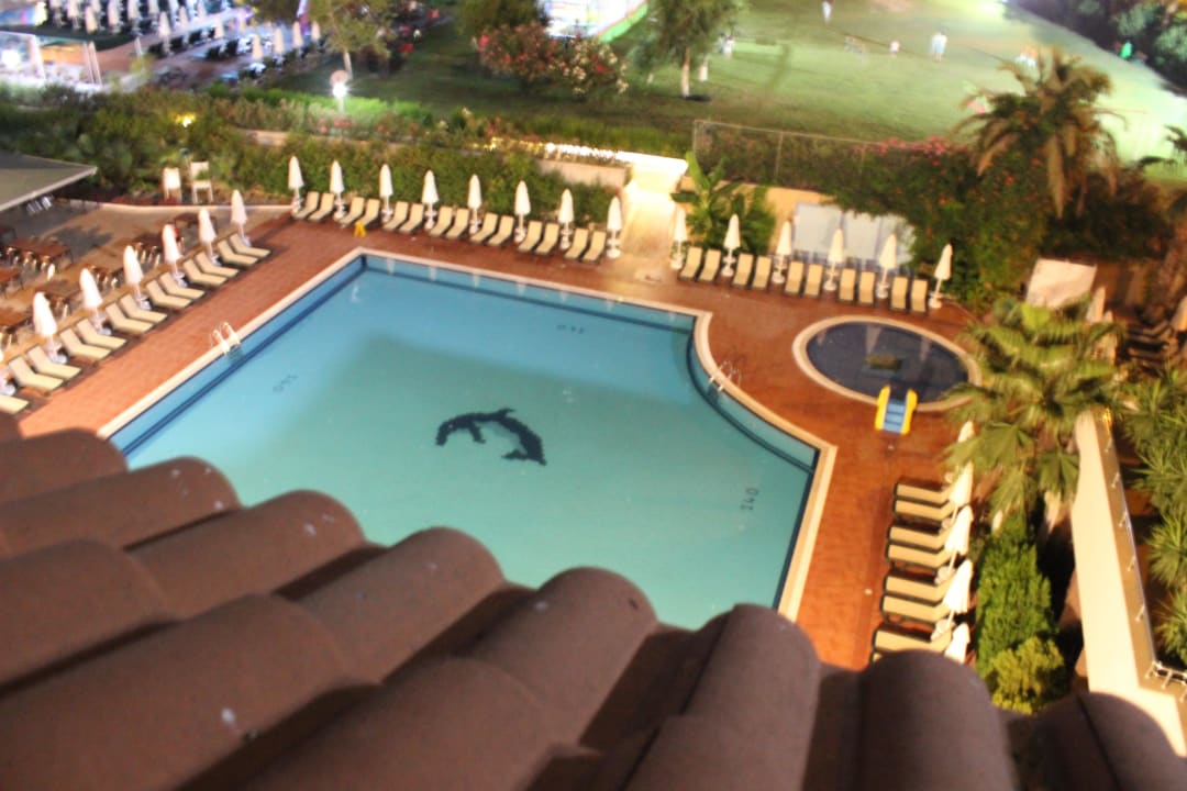Pool bei Nacht Hane Family Resort