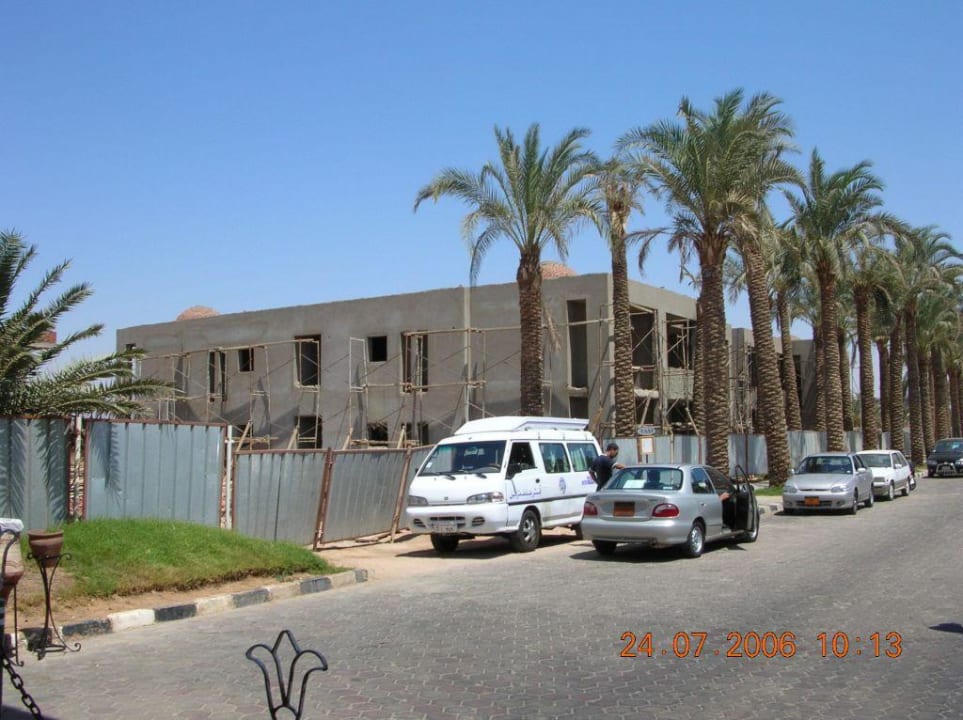 Eine noch nicht fertiggestellte Hotelanlage? Hotel Reef Oasis Palms