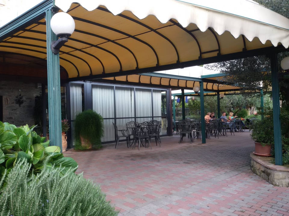 Überdachter Eingang Hotel Villa Paradiso