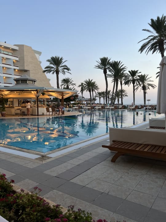 Pool TUI BLUE Pioneer Beach