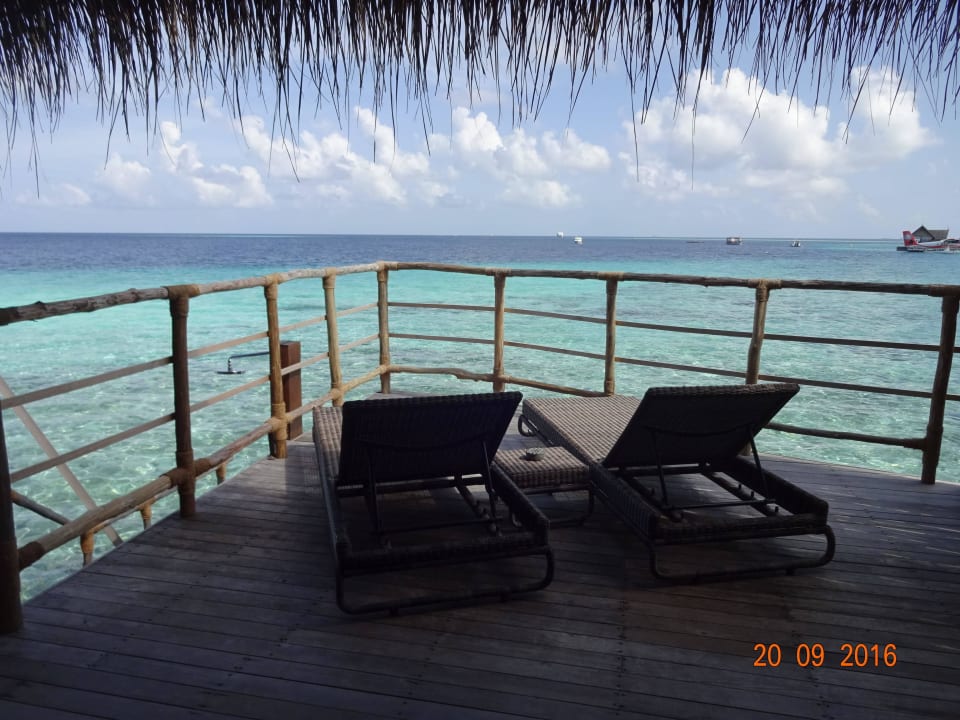 Außendeck Water-Villa Constance Moofushi Maldives