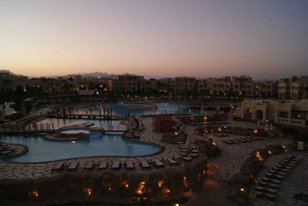 Pool zur Innenseite der Anlage Rixos Sharm El Sheikh Adults Only 18 +