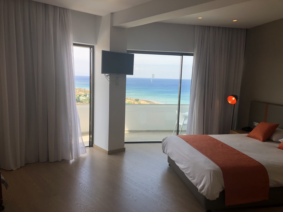 Zimmer Crystal Springs Beach Hotel