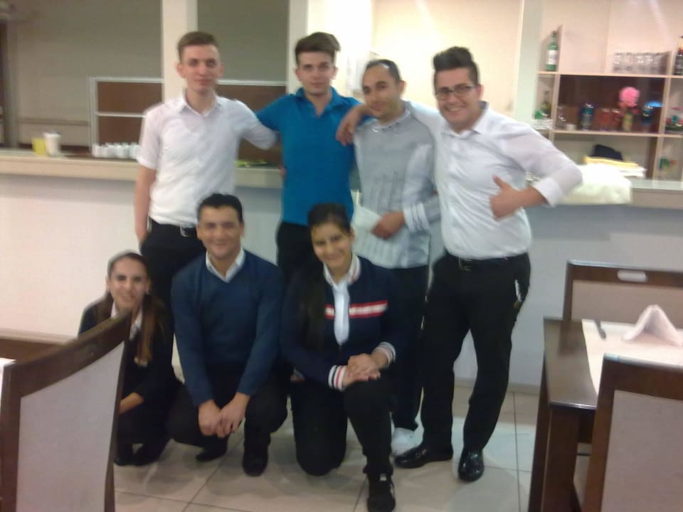 Barchef Hamza mit seinem tollen Team Sun Beach Park & Spa