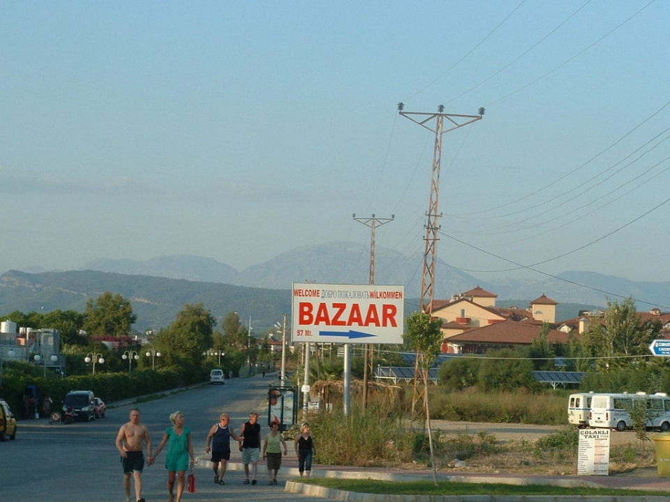 Der Weg vom Strand zum Hotel Hotel Orfeus Park