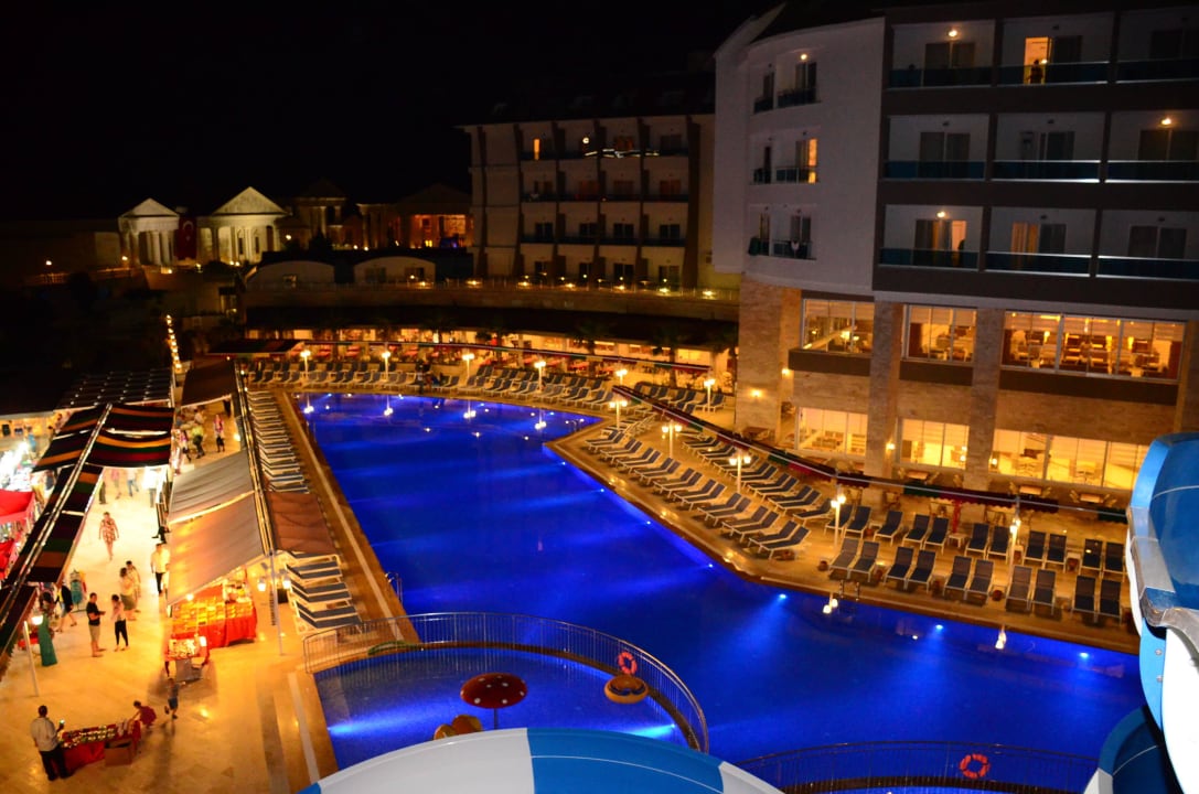 Pool Ramada Resort by Wyndham Side