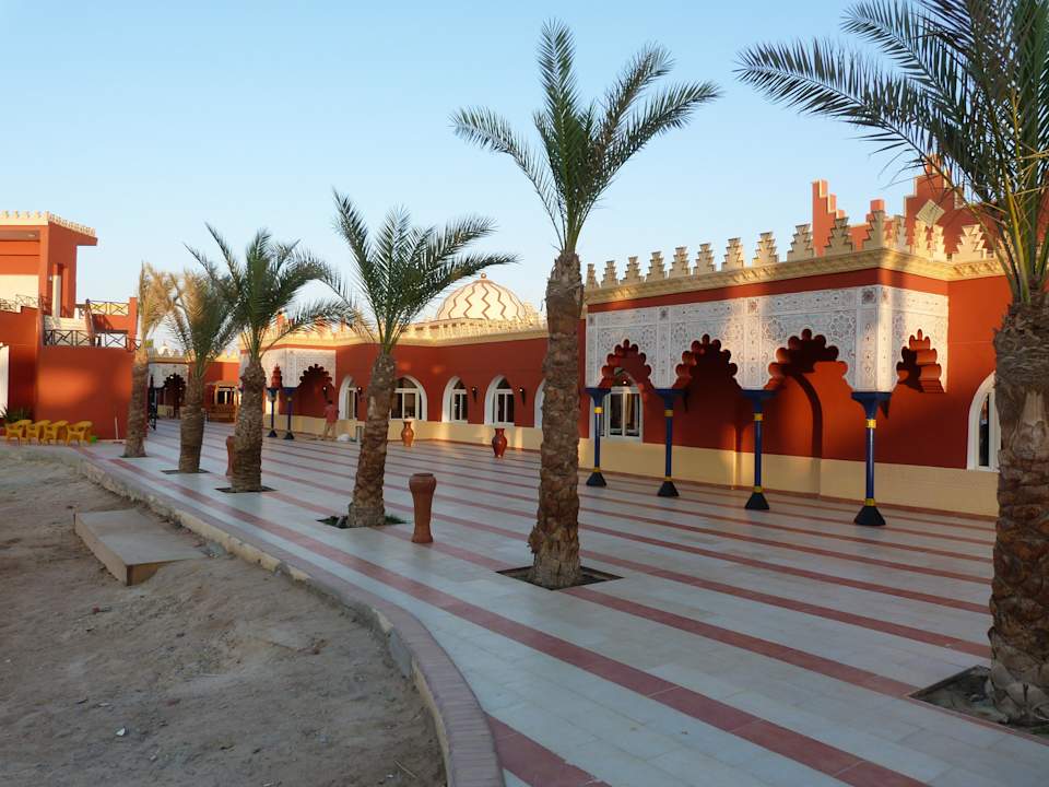 Aleja restauracyjna Pickalbatros Alf Leila Wa Leila Resort - Neverland Hurghada